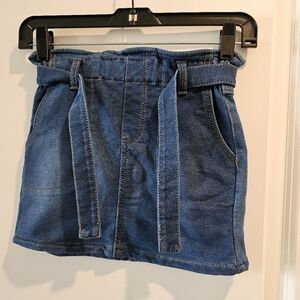 sz 7 Beautees Denim paperbag waist mini skirt with two side pockets and two back